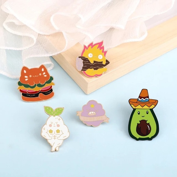 Calcifer Fire Demon Howl’s Moving Castle Studio Ghibli Metal Enamel Pin Brooch - Picture 8 of 12